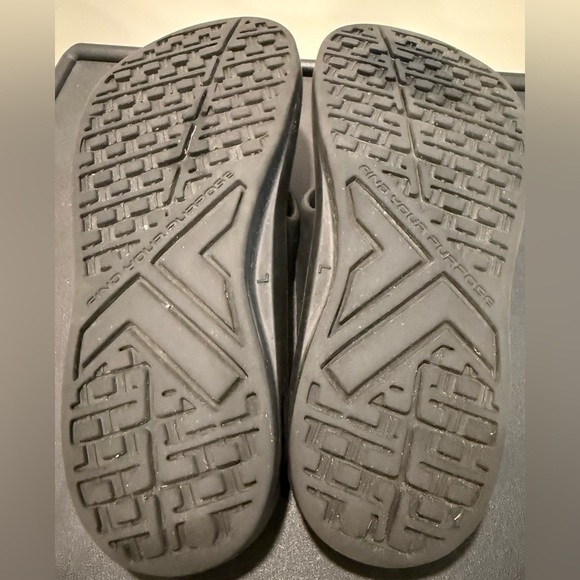 Black Telic Energy Sandals Unisex Activewear Beach Pool Resort Minimalist Relax - Picture 7 of 10